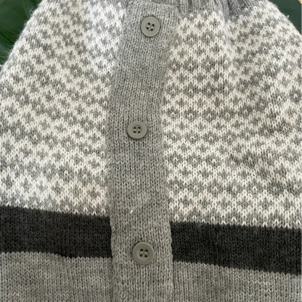 Vibrant Life Gray button front Dog Sweater cardigan Small Very good condition